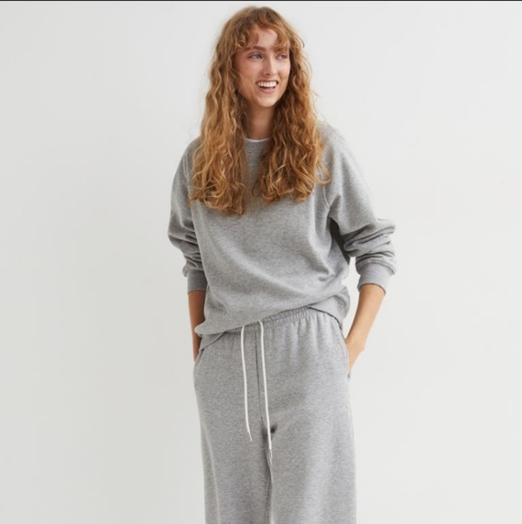 ⛔️Sold⛔️🆕️NWT H&M Sweatshirt in "Gray Melange" - Picture 5 of 12